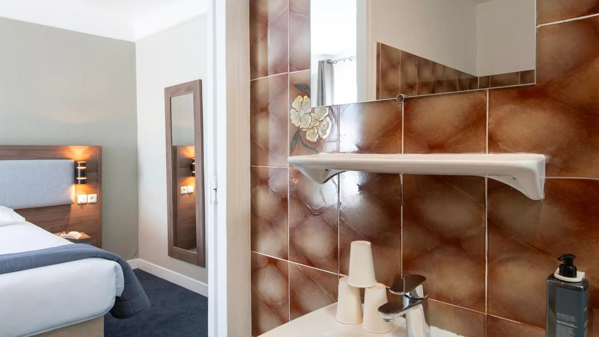 Ambassadeur Hotel 3*