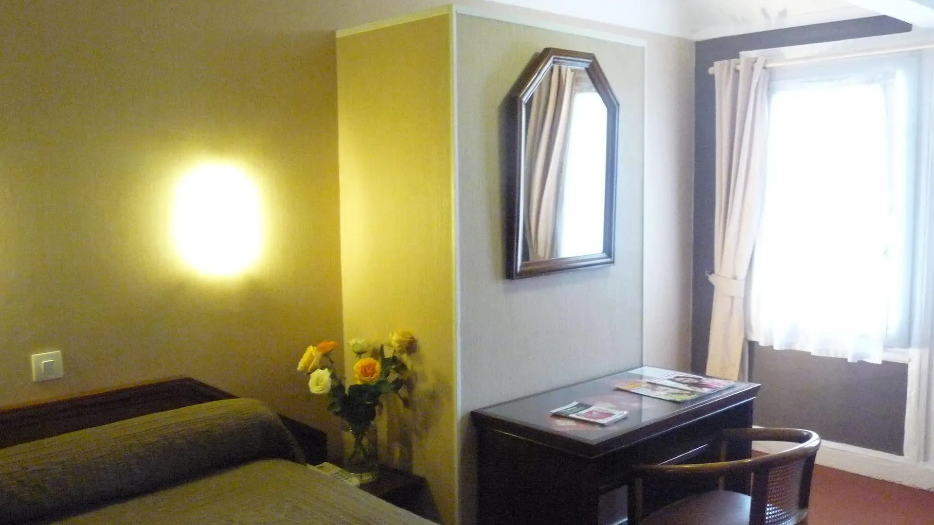 Ambassadeur Hotel