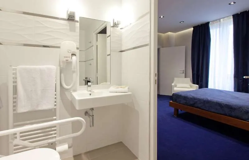 Ambassadeur Hotel 3*
