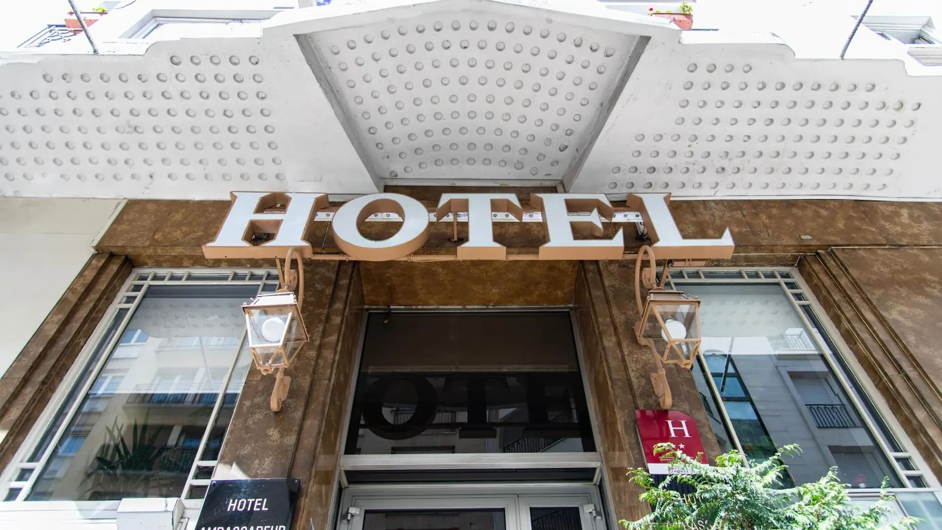 Ambassadeur Hotel